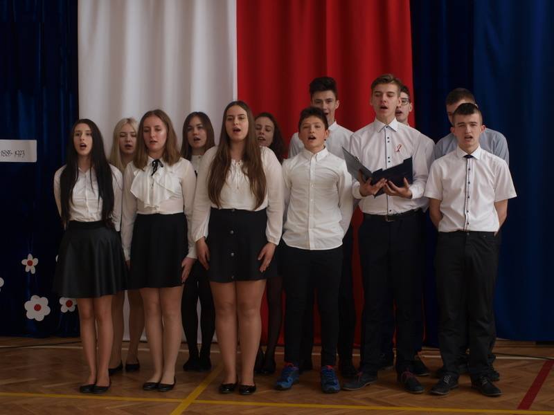 29432374 869759883203977 3157563917303229072 n Święto Publicznej Szkoły Podstawowej Nr 3 i inauguracja projektu Pamięć pokoleń