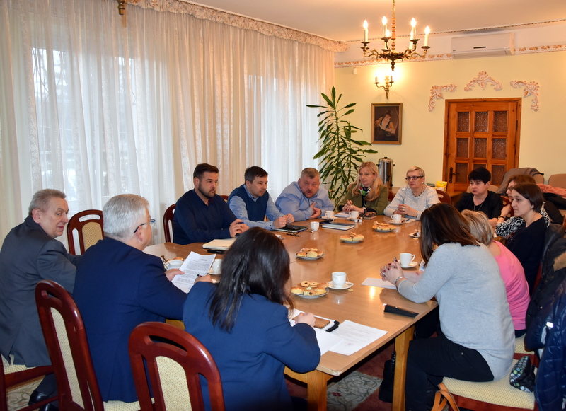 DSC 0539 Burmistrz i kadra kierownicza gminnych szkół na wspólnej naradzie