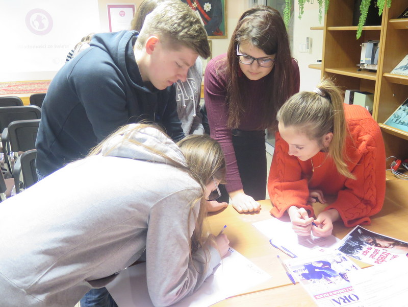 IMG 8742 Krytyczne myślenie w „Tygodniu z Internetem” w Miejskiej Bibliotece Publicznej