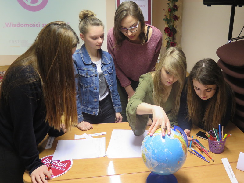 IMG 8762 Krytyczne myślenie w „Tygodniu z Internetem” w Miejskiej Bibliotece Publicznej