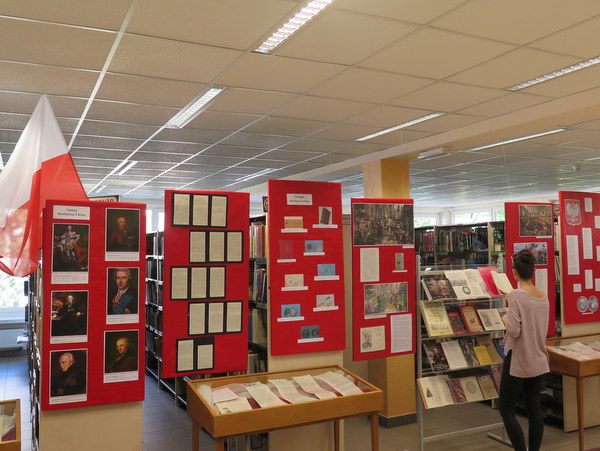 IMG 0566 Wystawa „Witaj Dniu Trzeciego Maja” w Miejskiej Bibliotece Publicznej