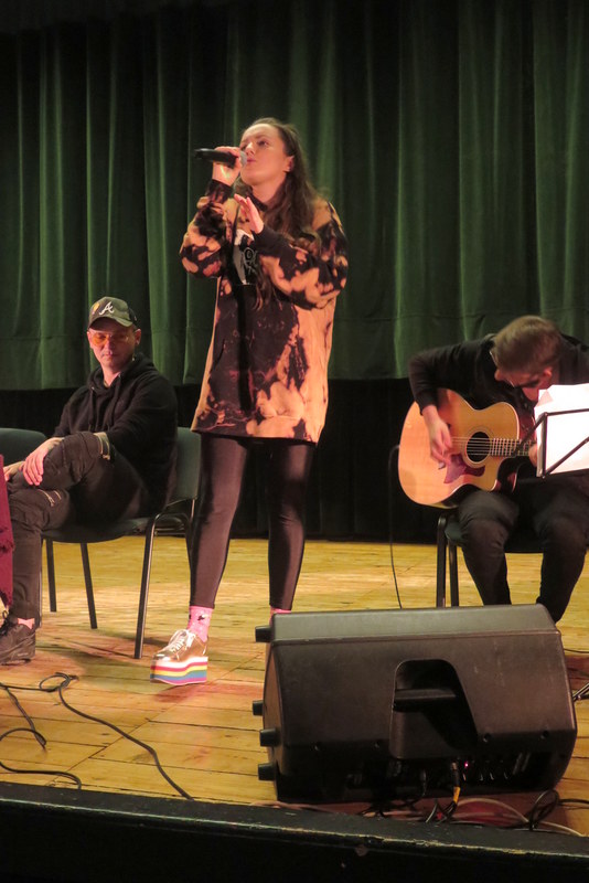 IMG 9432 Lanberry i Patryk Kumór na warsztatach  wokalnych z dąbrowską młodzieżą