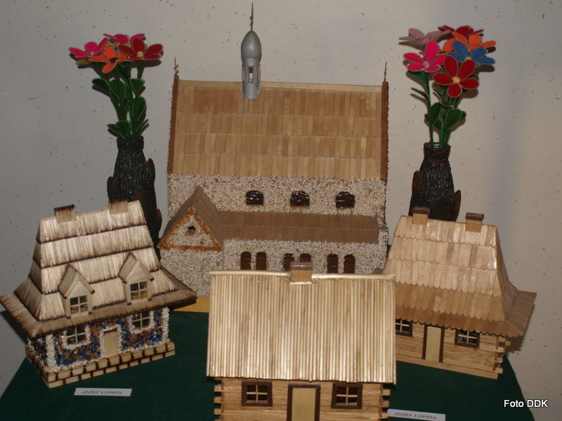 P10104591 Rękodzielnicy z powiatu dąbrowskiego pokazali wspaniałe prace