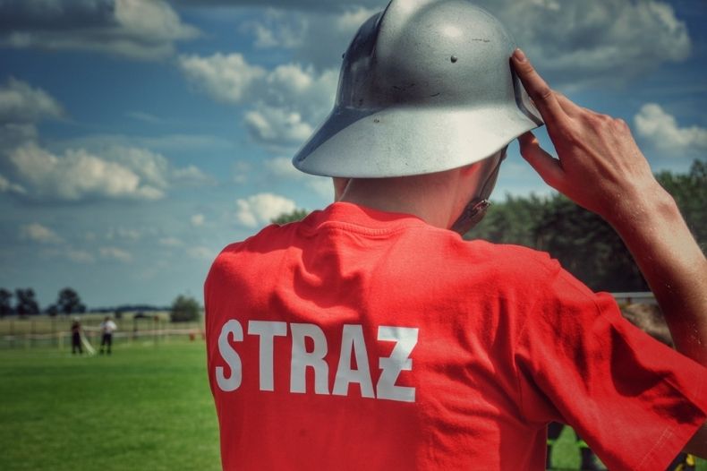 strazak1000x Małopolskie Remizy 2018 – Dotacja na remont strażnicy dla OSP w Laskówce Chorąskiej