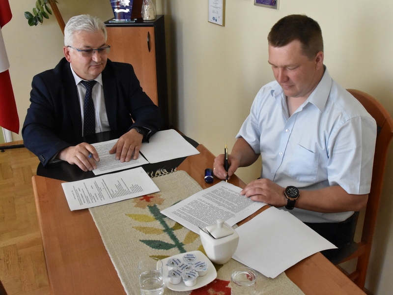 DSC 0815 Podpisanie umowy na budowę drogi od ul. Sucharskiego w Dąbrowie Tarnowskiej