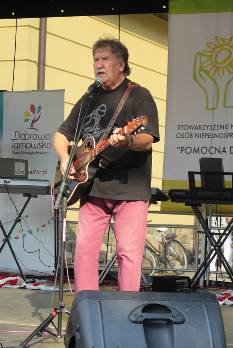 1 IMG 1648 Jan Wojdak zaśpiewał „Tęczowe piosenki” podczas Rodzinnego Pikniku Integracyjnego