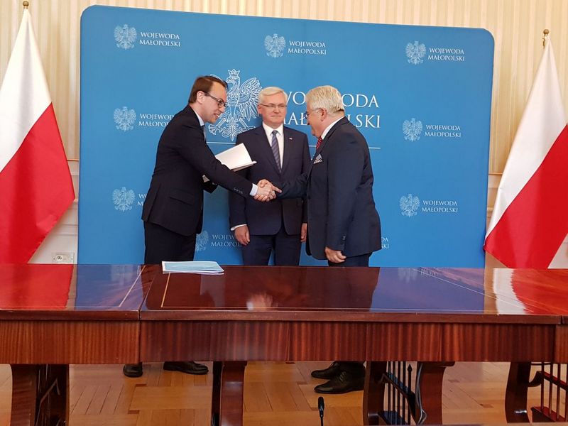 1 SAVE 20180611 110332 Promesa dla Gminy Dąbrowa Tarnowska na odbudowę drogi gminnej Zagumnie