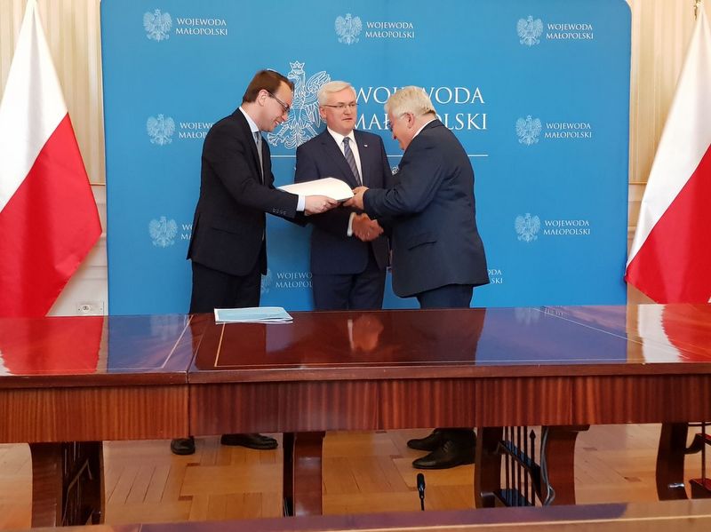 1 SAVE 20180611 110338 Promesa dla Gminy Dąbrowa Tarnowska na odbudowę drogi gminnej Zagumnie