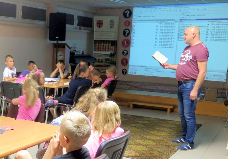 IMG 1918 Detektywi w akcji czyli „Noc Bibliotek” w Miejskiej Bibliotece Publicznej