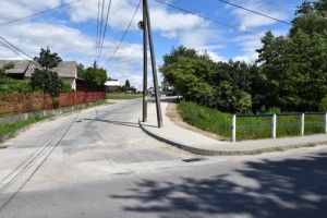 DSC 0046 300x200 Zakończono przebudowę chodnika przy drodze gminnej „do szkoły”  w Nieczajnie Górnej