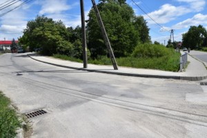 DSC 0048 300x200 Zakończono przebudowę chodnika przy drodze gminnej „do szkoły”  w Nieczajnie Górnej
