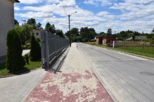 DSC 0052 300x200 Zakończono przebudowę chodnika przy drodze gminnej „do szkoły”  w Nieczajnie Górnej