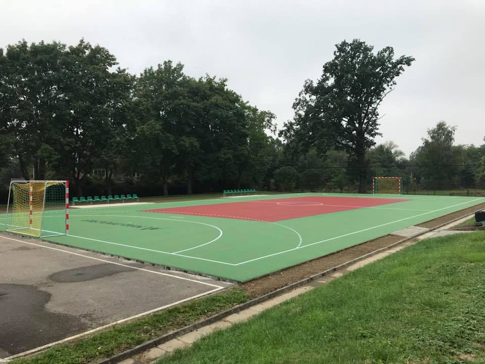 Boisko 01 Zakończenie modernizacji boiska przy Publicznej Szkole Podstawowej Nr 3 w Dąbrowie Tarnowskiej