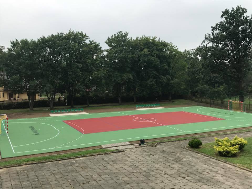 Boisko 02 Zakończenie modernizacji boiska przy Publicznej Szkole Podstawowej Nr 3 w Dąbrowie Tarnowskiej
