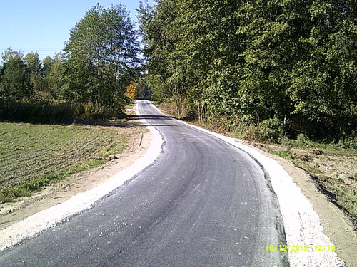 DSCF0003 Nowa nawierzchnia asfaltowa na części drogi w Morzychnie