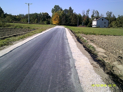 DSCF0005 Nowa nawierzchnia asfaltowa na części drogi w Morzychnie