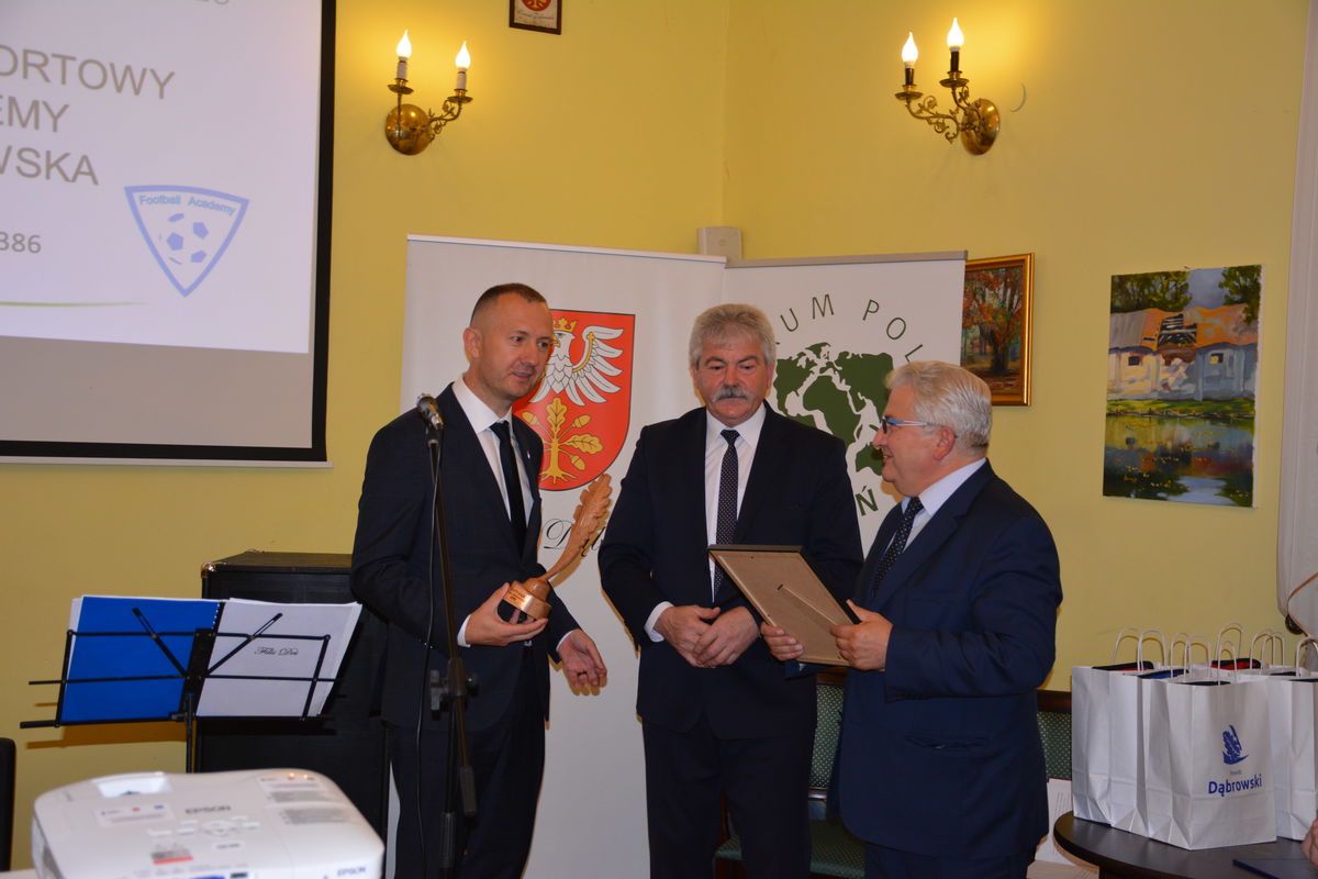 DSC 5232 66440493 „Złoty Dąb Powiatu Dąbrowskiego” dla Football Academy Dąbrowa Tarnowska