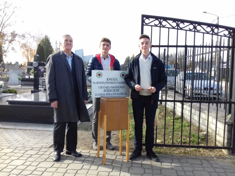 20181101 120756 Jubileuszowa kwesta Związku Dąbrowiaków na odnowę zabytkowych pomników na naszej nekropolii