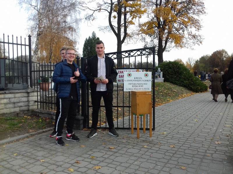 20181101 150227 Jubileuszowa kwesta Związku Dąbrowiaków na odnowę zabytkowych pomników na naszej nekropolii