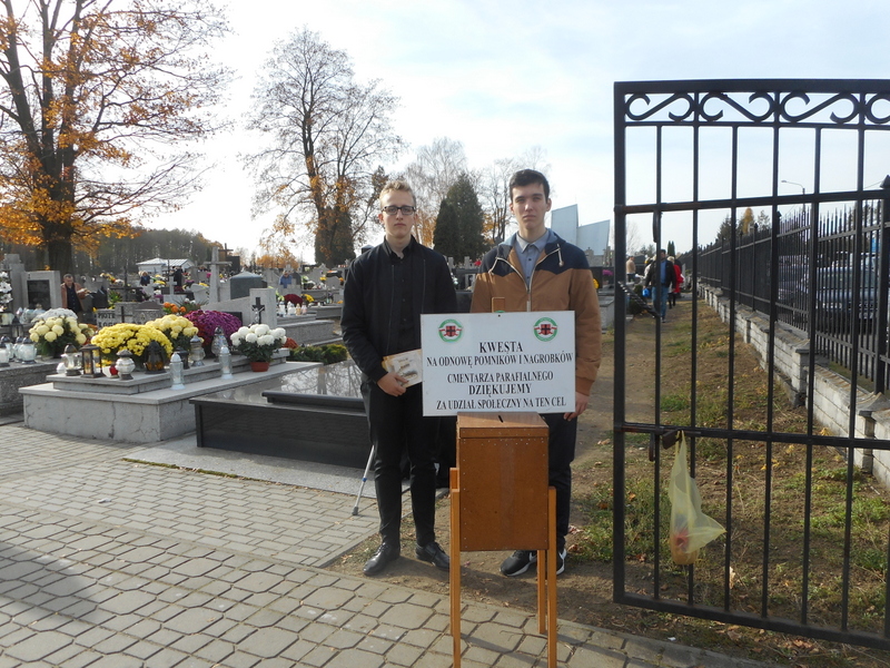 DSCN1369 Jubileuszowa kwesta Związku Dąbrowiaków na odnowę zabytkowych pomników na naszej nekropolii