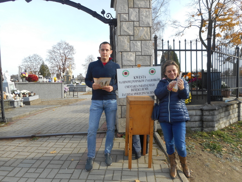 DSCN1371 Jubileuszowa kwesta Związku Dąbrowiaków na odnowę zabytkowych pomników na naszej nekropolii
