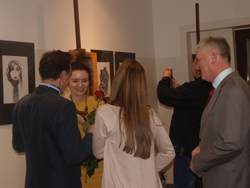 P1013545 Relacja z wernisażu prac Anny Morawiec