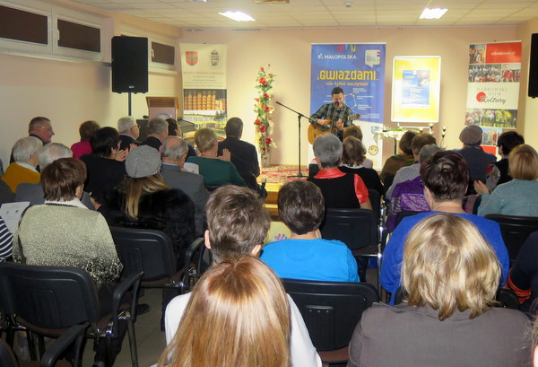 IMG 8740aa1 Koncert niepodległościowy Kuby Michalskiego na zakończenie projektu Z gwiazdami zaczytani