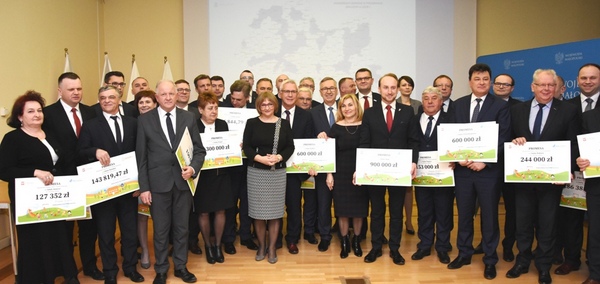 Dwie promesy na prowadzenie działalności senioralnej w Dąbrowie Tarnowskiej Promesy Maluch Senior 1 Dwie promesy na prowadzenie działalności senioralnej w Dąbrowie Tarnowskiej