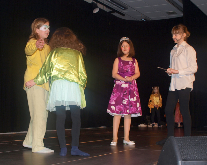 1 P1015503 Zapraszamy na premierowe przedstawienia zespołów teatralnych DDK