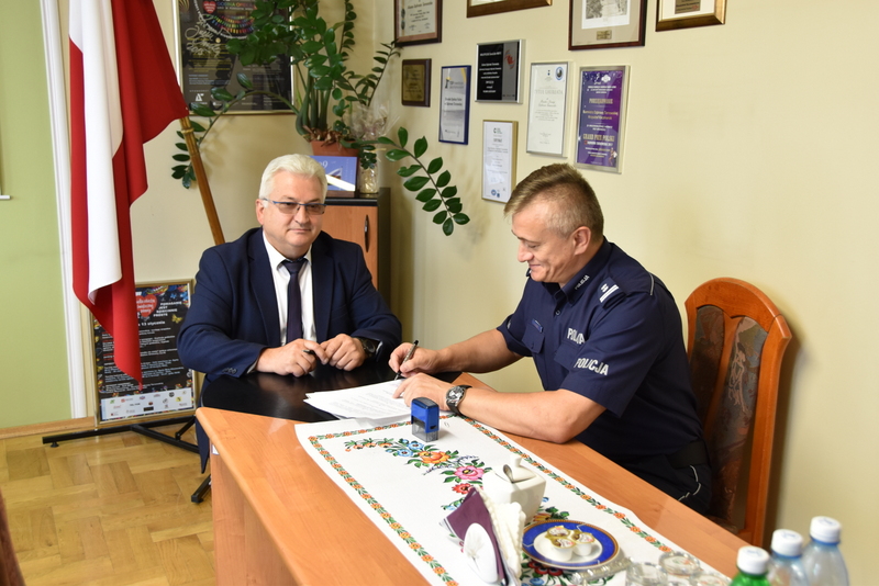 DSC 0808 Przekazanie darowizny dla Komendy Powiatowej Policji