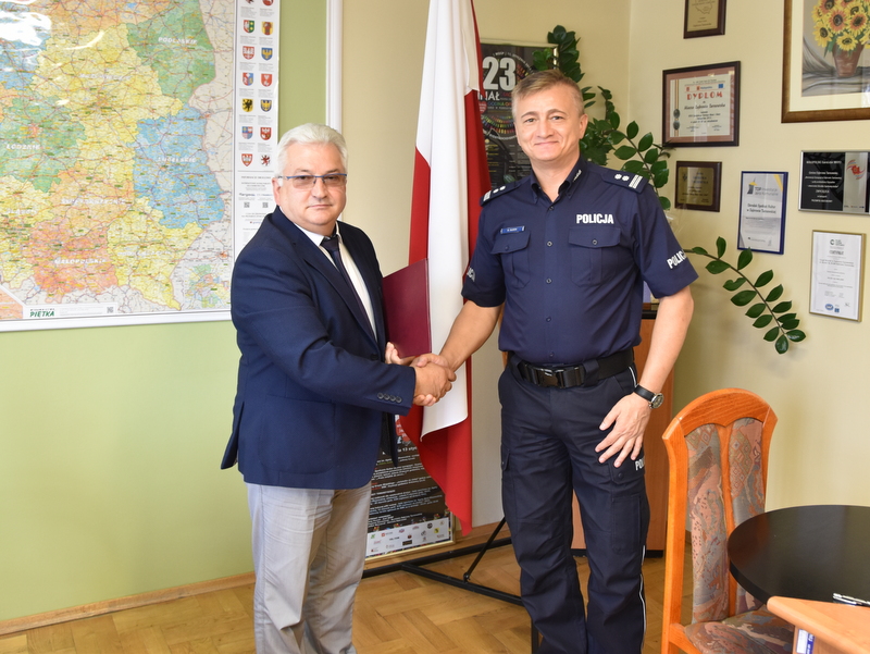DSC 0811 001 Przekazanie darowizny dla Komendy Powiatowej Policji