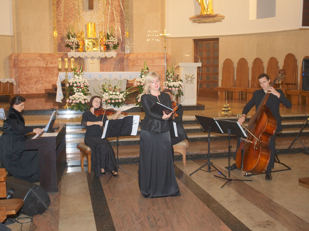 „Habemus Papam! – pamięć i tożsamość” – koncert inaugurujący obchody 41. rocznicy pontyfikatu Św. Jana Pawła II Koncert papieski Dabrowa Tarnowska 2019 4 „Habemus Papam! – pamięć i tożsamość” – koncert inaugurujący obchody 41. rocznicy pontyfikatu Św. Jana Pawła II