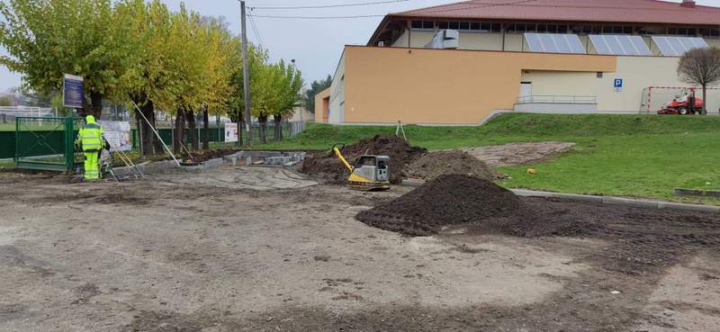 1605438103367 Remont ulicy Zaręby i placu parkingowego przy stadionie miejskim