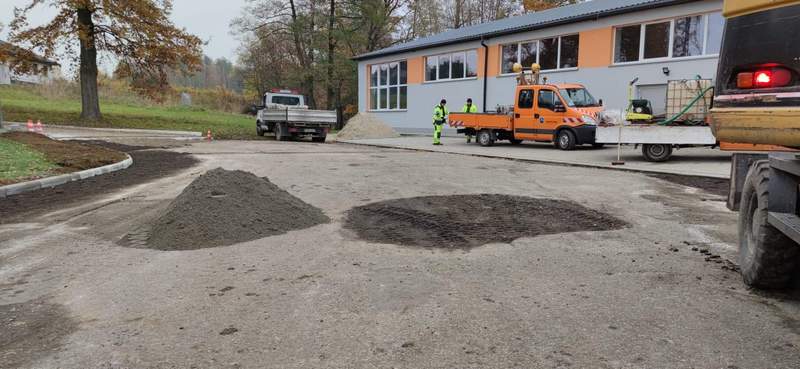 1605438103371 Remont ulicy Zaręby i placu parkingowego przy stadionie miejskim