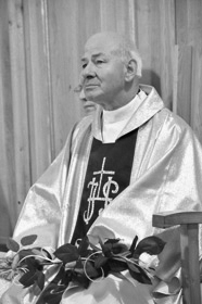 Ks Jozef Poremba Zmarł ks. Prałat Józef Poremba   wieloletni proboszcz Parafii NMP Szkaplerznej w Dąbrowie Tarnowskiej