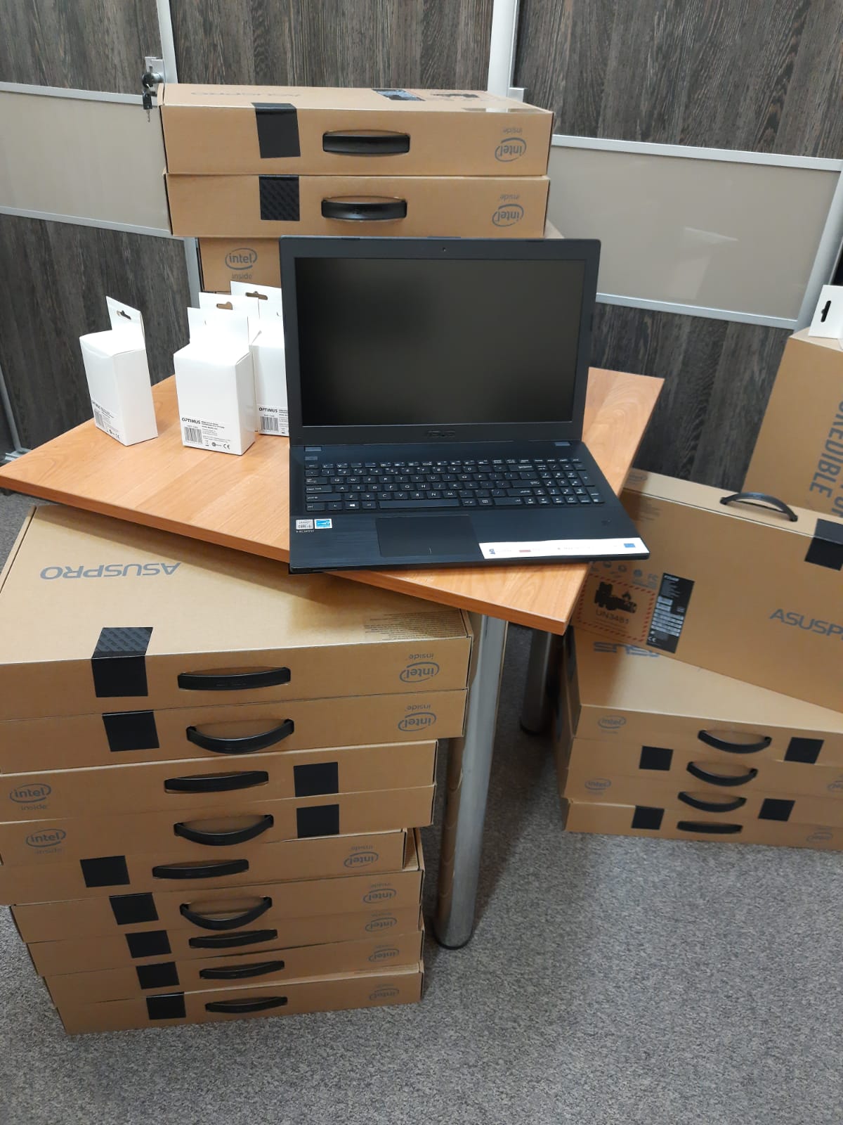 16214218900471 Zakup 25 komputerów przenośnych z przeznaczeniem dla 6 szkół podstawowych z programu ,,Małopolska Tarcza Antykryzysowa