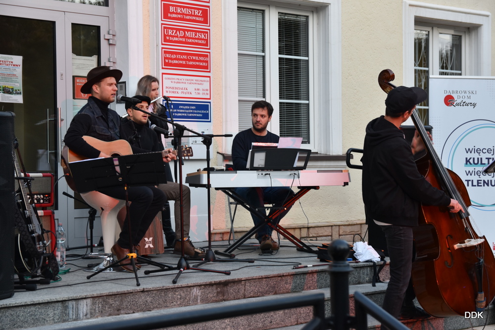 DSC 0797 Jesienne rytmy na dąbrowskim rynku