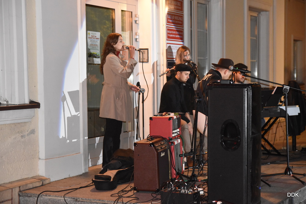 DSC 0806 Jesienne rytmy na dąbrowskim rynku