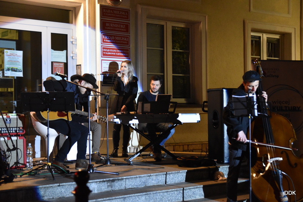 DSC 0809 Jesienne rytmy na dąbrowskim rynku