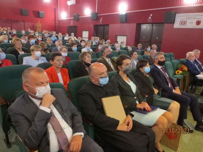 Kopia 011 Jubileusz X lecia Stowarzyszenia Uniwersytet Trzeciego Wieku przy Dąbrowskim Domu Kultury