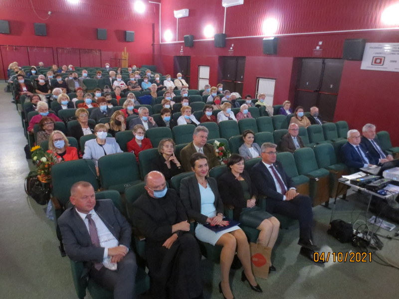 Kopia 046 Jubileusz X lecia Stowarzyszenia Uniwersytet Trzeciego Wieku przy Dąbrowskim Domu Kultury