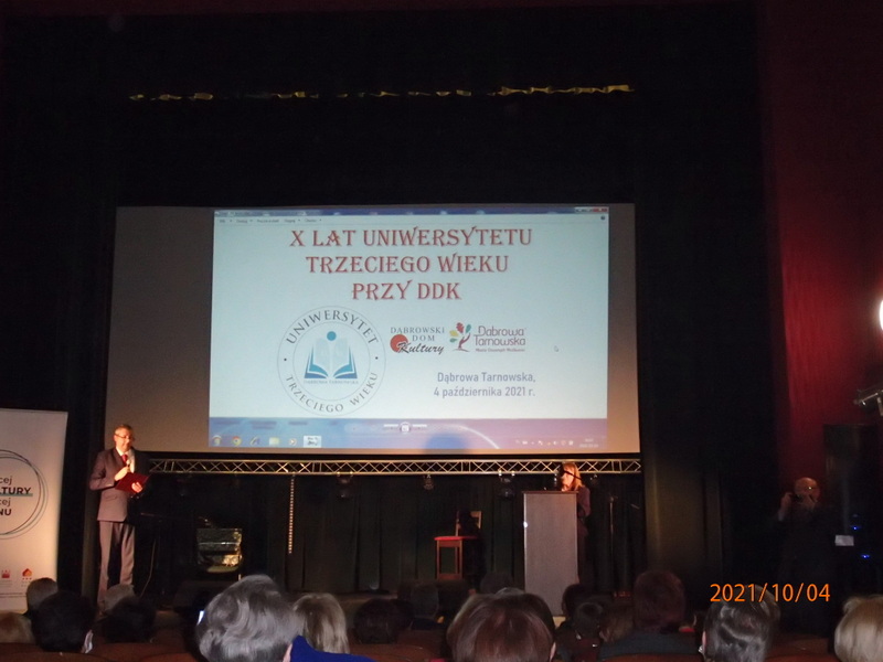 UTW Jubileusz X lecia Stowarzyszenia Uniwersytet Trzeciego Wieku przy Dąbrowskim Domu Kultury