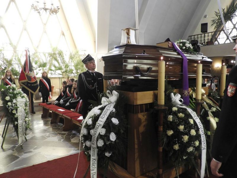 11 Nieczajna pożegnała ks. Kanonika Władysława Jaróga