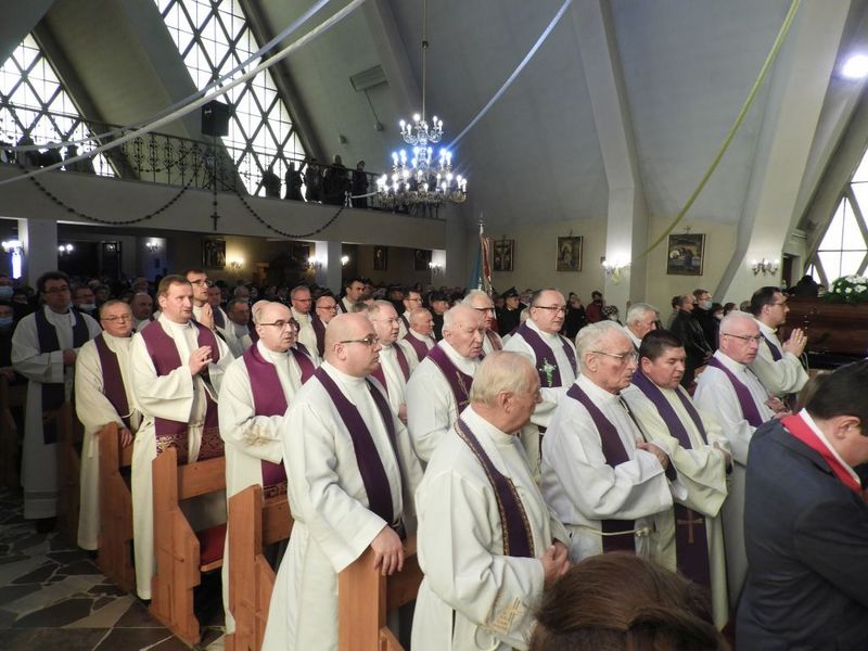 12 Nieczajna pożegnała ks. Kanonika Władysława Jaróga