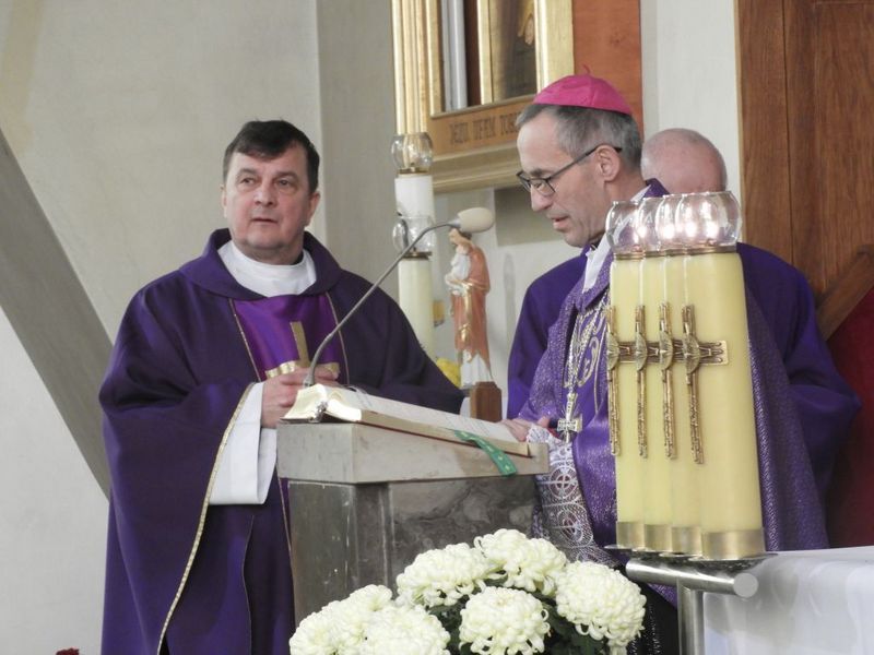 15 Nieczajna pożegnała ks. Kanonika Władysława Jaróga