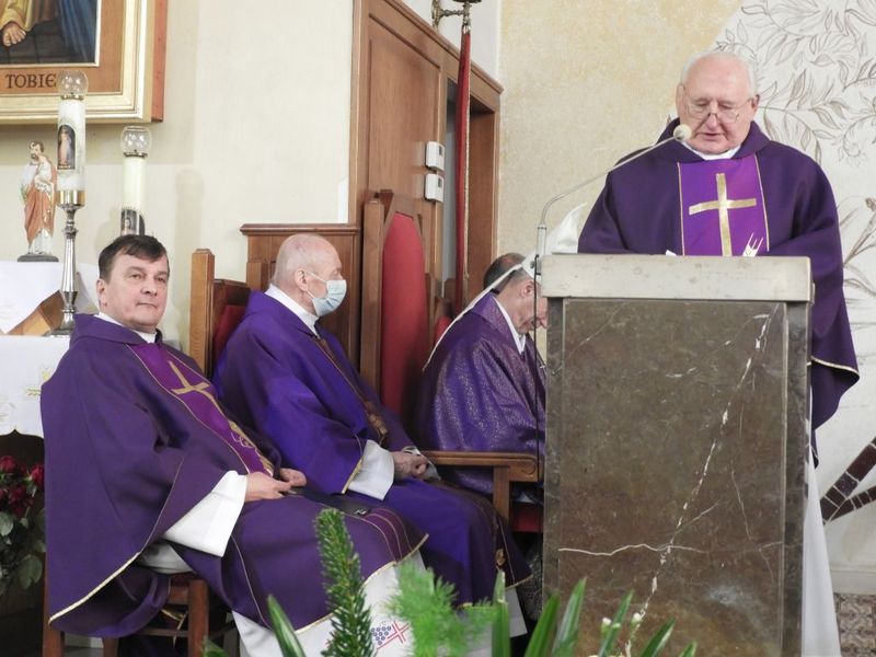 21 Nieczajna pożegnała ks. Kanonika Władysława Jaróga