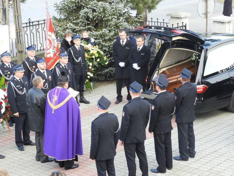 3 Nieczajna pożegnała ks. Kanonika Władysława Jaróga