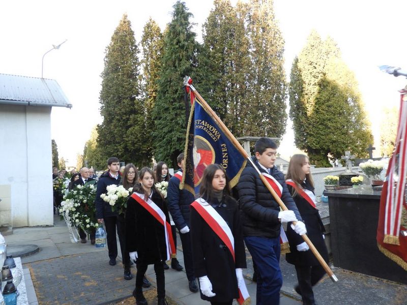 33 Nieczajna pożegnała ks. Kanonika Władysława Jaróga