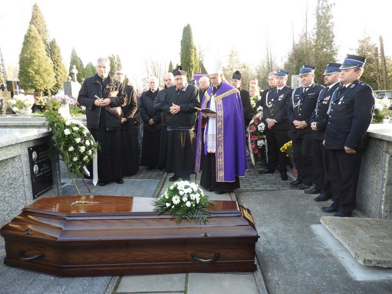 35 Nieczajna pożegnała ks. Kanonika Władysława Jaróga