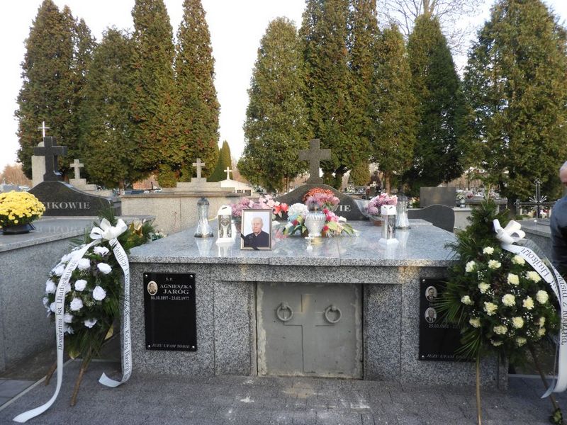 37 Nieczajna pożegnała ks. Kanonika Władysława Jaróga